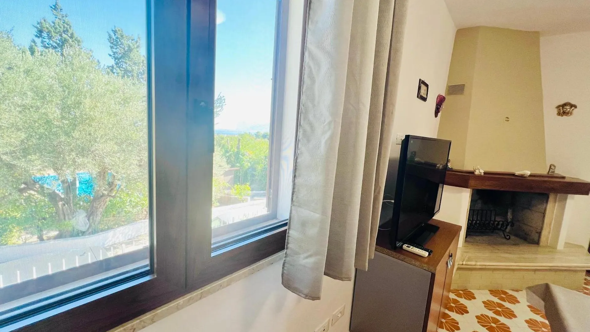 Villa Giada Carini 0*,