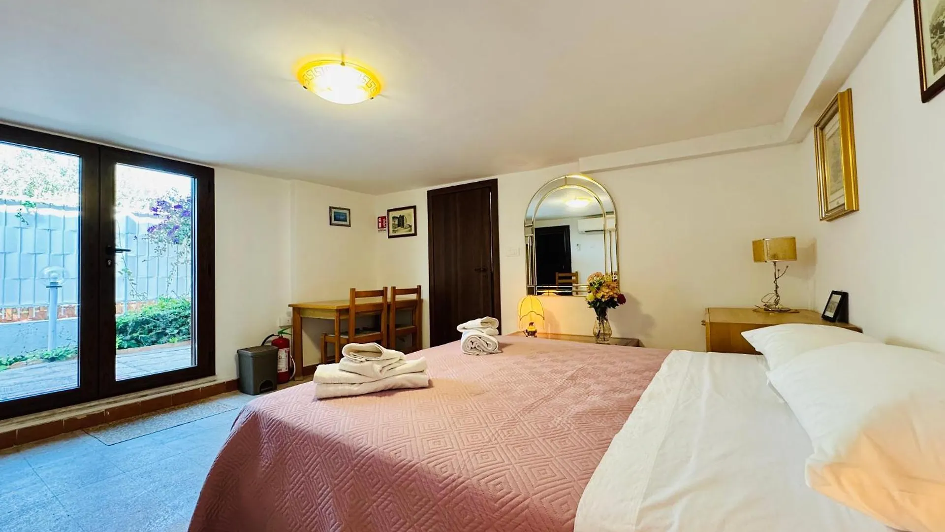 Villa Giada Carini 0*,